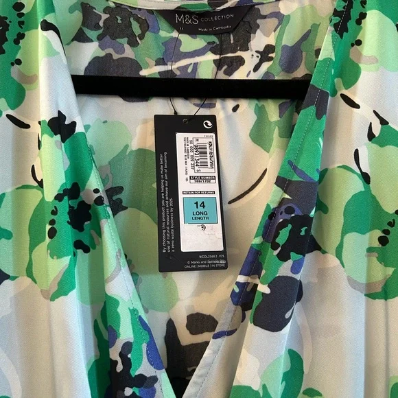 Marks and Spencer floral waisted batwing day dress - Picture 7 of 7